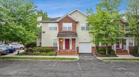 252 Moonlight Dr, Piscataway, NJ 08854