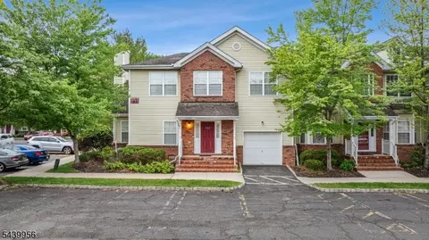 252 Moonlight Dr, Piscataway, NJ 08854