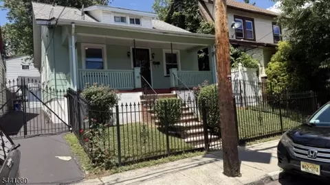 19 Mead St, Newark, NJ 07106