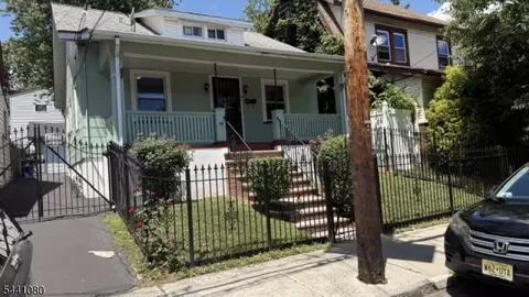19 Mead St, Newark, NJ 07106
