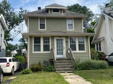 361 W 5th Ave, Roselle, NJ 07203