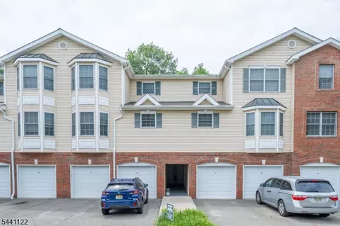 30-08 Federal Hill Rd #8, Pompton Lakes, NJ 07442