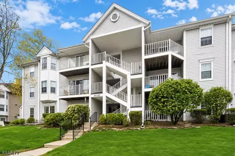 972 Juniper Way, Mahwah, NJ 07430