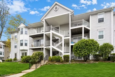 972 Juniper Way, Mahwah, NJ 07430