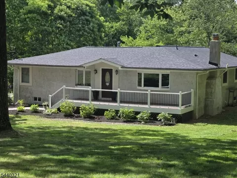 3 Thomas Dr, Hackettstown, NJ 07840