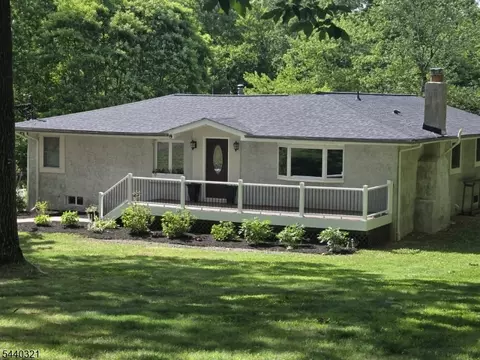 3 Thomas Dr, Hackettstown, NJ 07840 photo 2