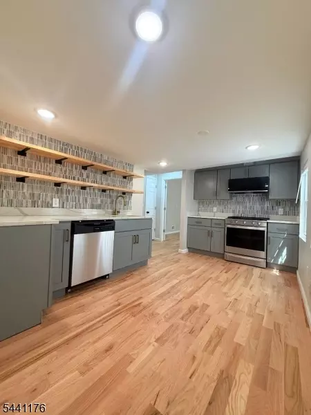 392 S 9th St, Newark, NJ 07103