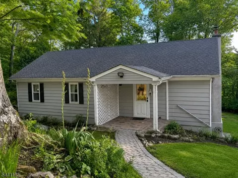 26 Mountain Rd, Ledgewood, NJ 07852