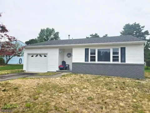 214 Westbrook Dr, Toms River, NJ 08757