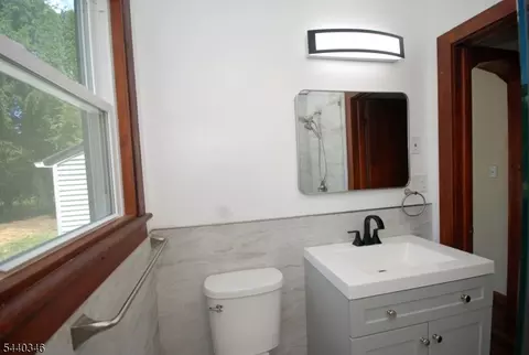 Bath - 496 Franklin St, Alpha, NJ 08865 photo 3 of 3