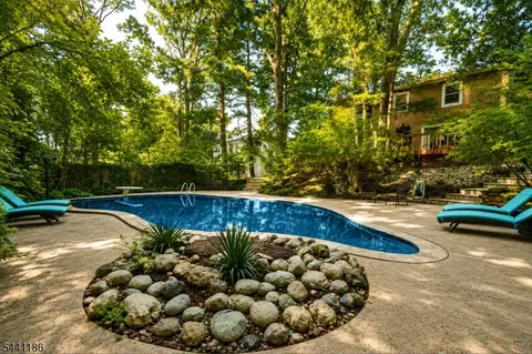 11 Buffalo Run, East Brunswick, NJ 08816