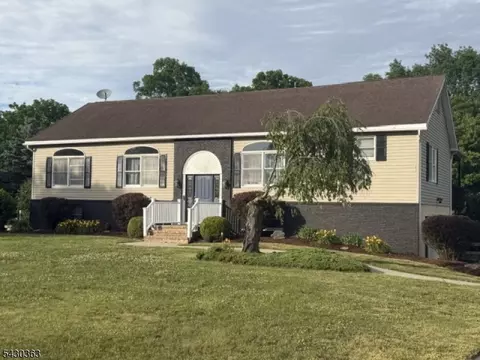 13 Farm Meadows Rd, Columbia, NJ 07832