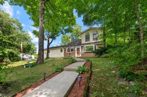 25 Belford Dr, Hewitt, NJ 07421