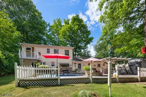 25 Belford Dr, Hewitt, NJ 07421