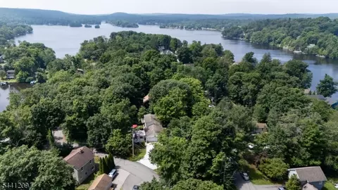 25 Belford Dr, Hewitt, NJ 07421