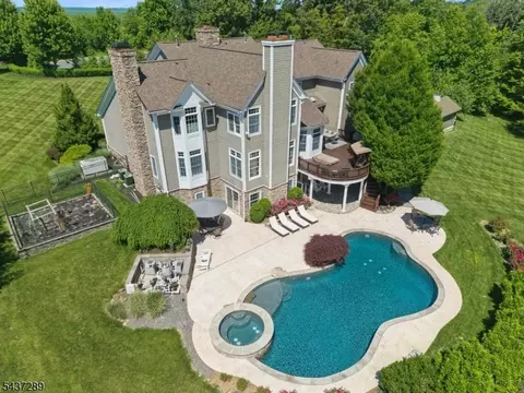 22 High Hill Ct, Basking Ridge, NJ 07920