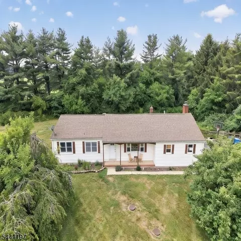 22 Sandra Rd, Ringoes, NJ 08551