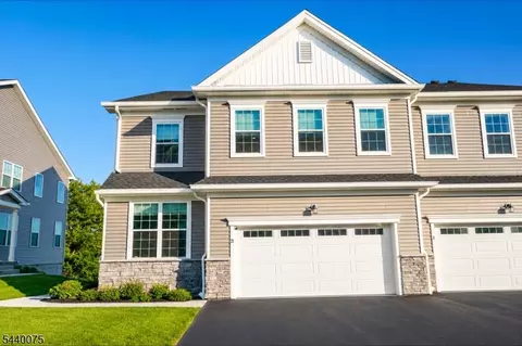 21 Astoria Pl, East Hanover, NJ 07936