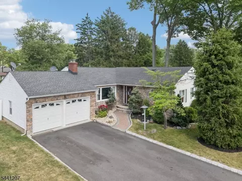 336 Darby Ln, Mountainside, NJ 07092