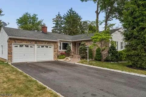 336 Darby Ln, Mountainside, NJ 07092