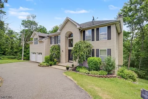 5 Worthington Rd, Columbia, NJ 07832