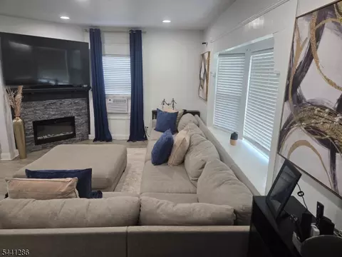 315 E 3rd Ave, Roselle, NJ 07203 photo 5