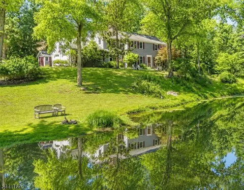 7 Farview Dr, Annandale, NJ 08801