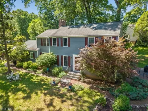 7 Farview Dr, Annandale, NJ 08801