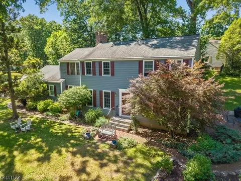 7 Farview Dr, Annandale, NJ 08801