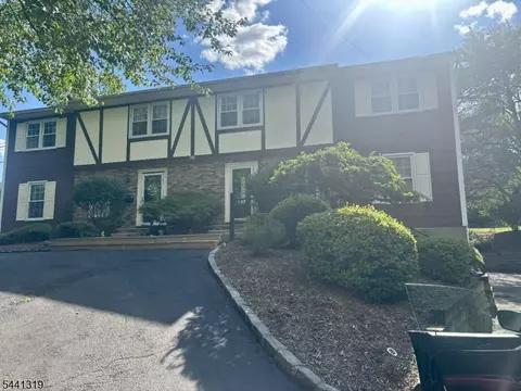 822 Pompton Ave #2, Cedar Grove, NJ 07009