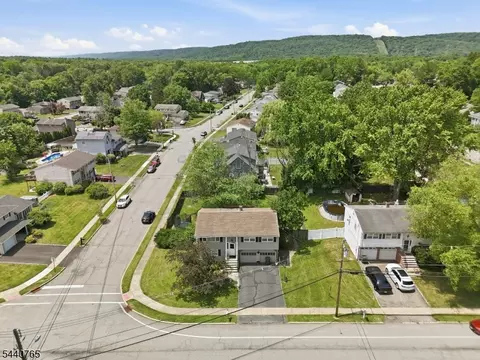 71 Clover Hill Dr, Flanders, NJ 07836