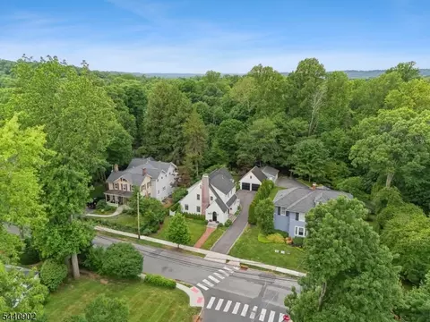 27 Pine Grove Ave, Summit, NJ 07901 photo 3