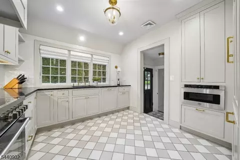 27 Pine Grove Ave, Summit, NJ 07901 photo 12