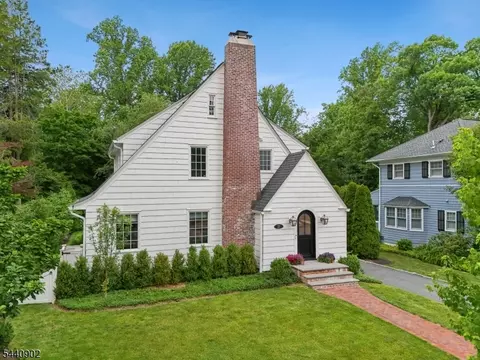 27 Pine Grove Ave, Summit, NJ 07901 photo 2