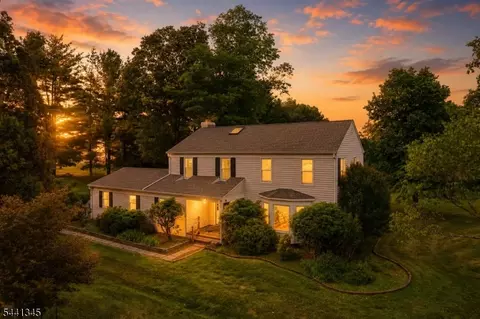 102 Robin Way, Neshanic Station, NJ 08853