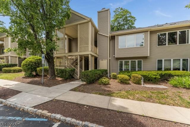 25 Augusta Dr, Annandale, NJ 08801
