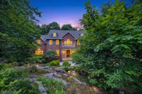 11 King Alex Ct, Sparta, NJ 07871