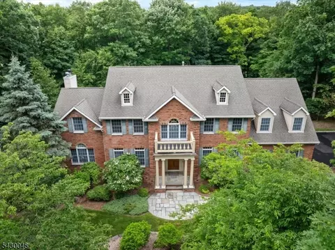 11 King Alex Ct, Sparta, NJ 07871
