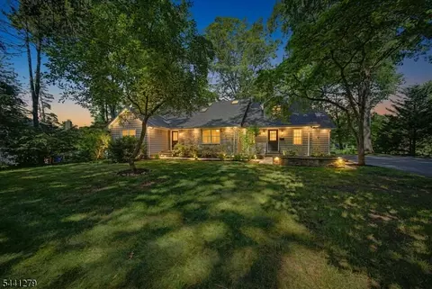 44 Glen Rd, Mountain Lakes, NJ 07046