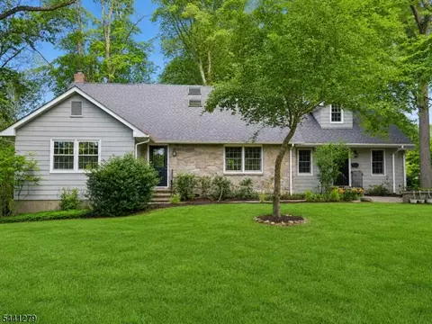 44 Glen Rd, Mountain Lakes, NJ 07046