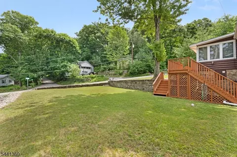 41 E Shore Rd, Lake Hopatcong, NJ 07849