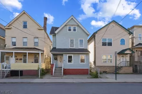 136 Smith St, Elizabeth, NJ 07201