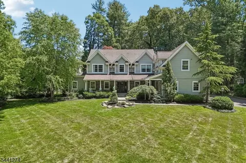 4 Holmehill Ln, Roseland, NJ 07068