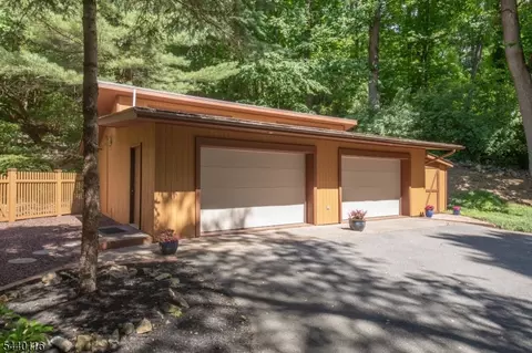 Exterior - 5 Thads Hill Rd, Hampton, NJ 08827 photo 2 of 13