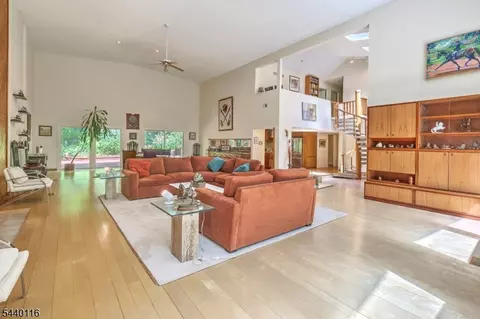 Living - 5 Thads Hill Rd, Hampton, NJ 08827 photo 2 of 5