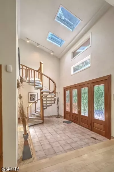 Entry Way - 5 Thads Hill Rd, Hampton, NJ 08827 photo 2 of 3