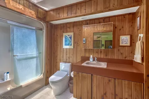 Bath - 5 Thads Hill Rd, Hampton, NJ 08827 photo 5 of 6