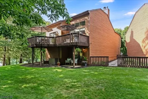 32 Flintlock Ter, Rockaway, NJ 07866