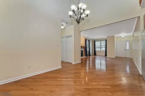 Entry Way - 76 Samson Dr, Flemington, NJ 08822 photo 4 of 7