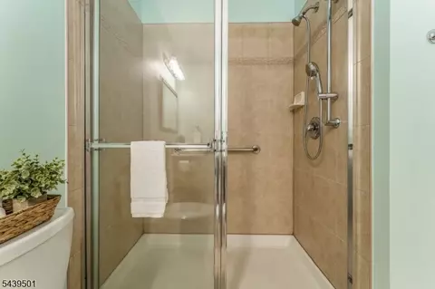 Bath - 76 Samson Dr, Flemington, NJ 08822 photo 2 of 4